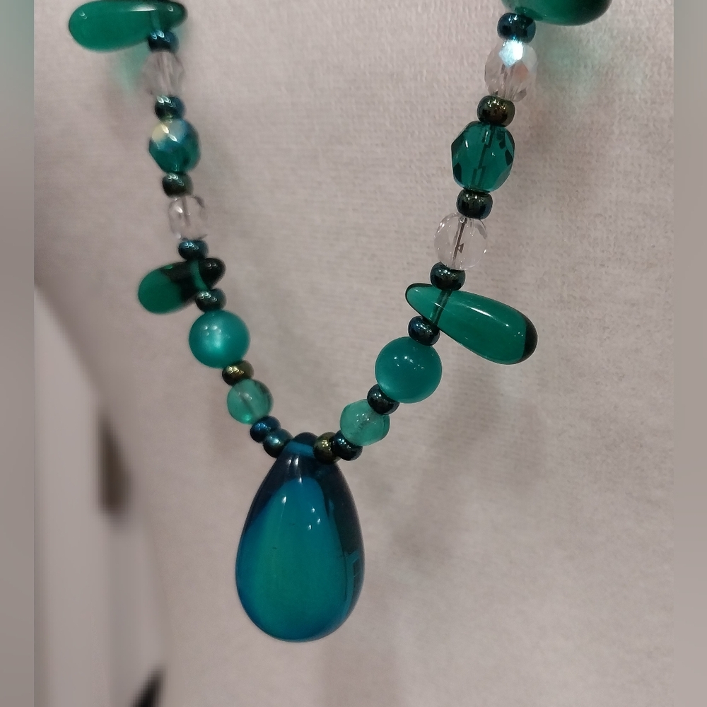 Green Glass Bead Necklace and Earrings Set Sterling Clasp - Picture 6 of 16